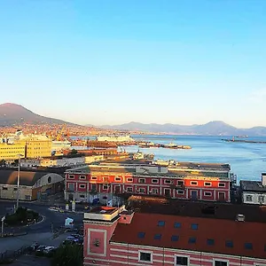 Marina Sky 8 Neapol