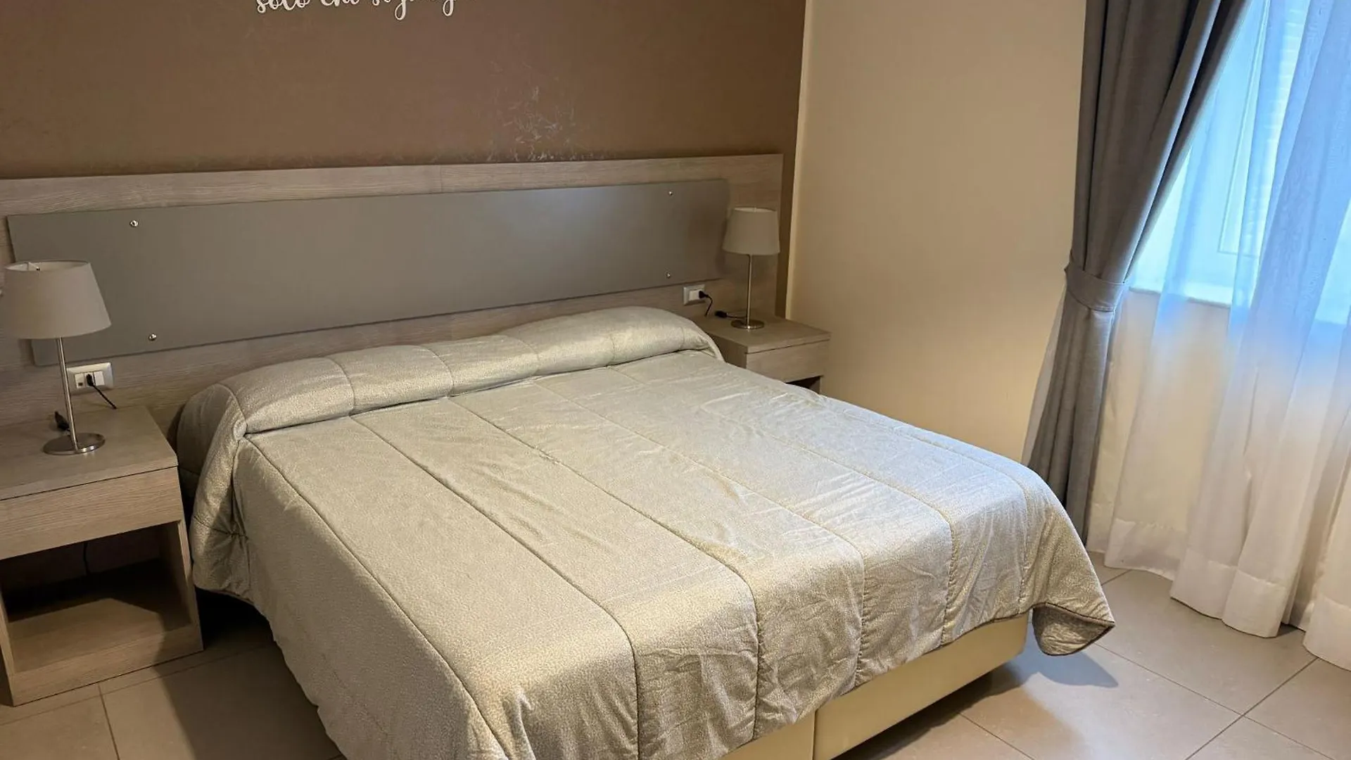 Bed And Breakfast Aereoparking Naples Bed & Breakfast
